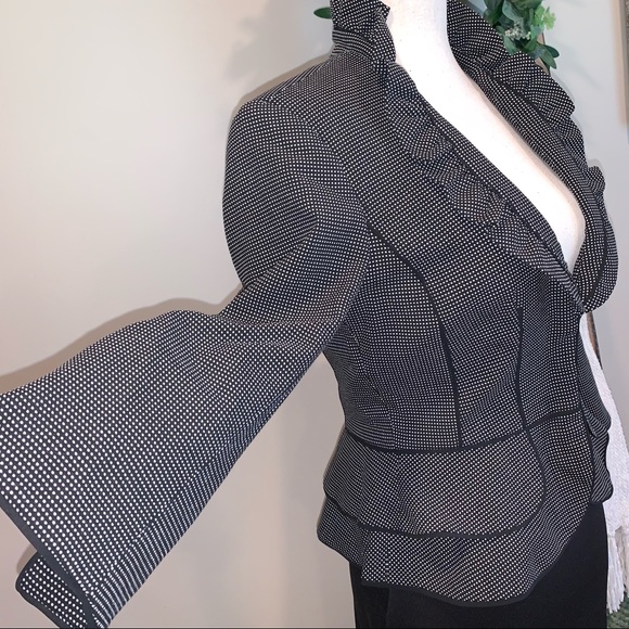 π»ββοΈ WHBM Peplum Blazer - Picture 7 of 13